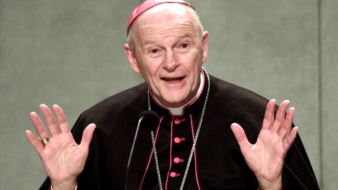 El cardenal Theodore McCarrick, durante una rueda de prensa en el Vaticano.