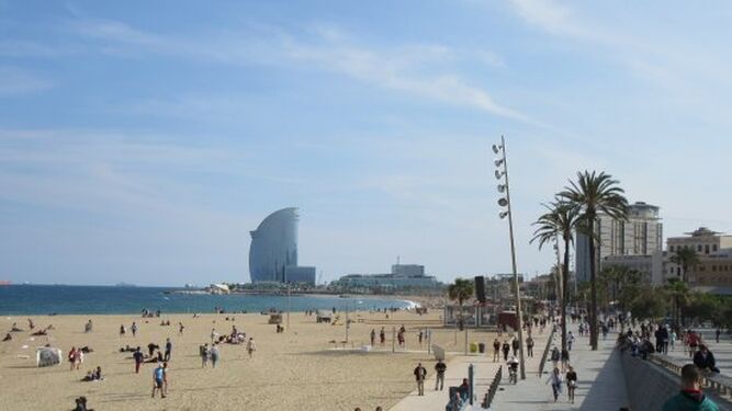 Panorámica de la playa barcelonesa de Somorrostro.