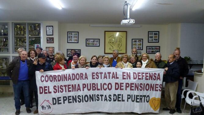Los  participantes en la nueva Marea de Pensionistas de Barrio Obrero.