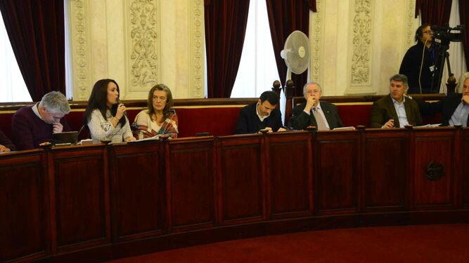 Imagen del Grupo Municipal del Partido Popular en el Pleno del viernes con los escaños libres.