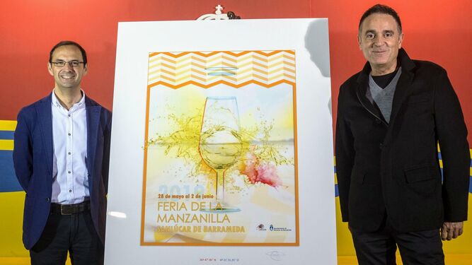 El cartel anunciador de la Feria de la Manzanilla ha sido presentado hoy por el alcalde y su autor, Dionisio González.