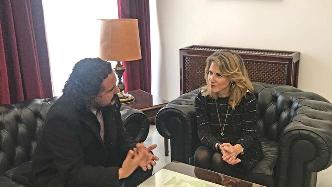 La nueva delegada del Gobierno Andaluz visitaba ayer al alcalde de Medina.