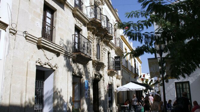 Complejo de pisos de alquiler vacacional en un edificio histórico en El Puerto.