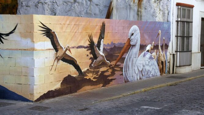 Fran Mesa concluye su mural entre las calles Palacios y Larga