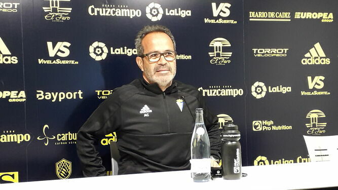 El entrenador del Cádiz, Álvaro Cervera