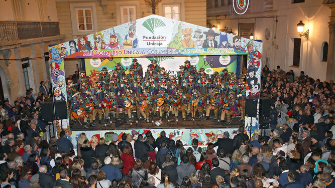 El coro 'Los del patio' durante su actuación en el concurso de Unicaja.