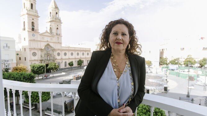 Araceli Maese, fotografiada en el balcón de la sede provincial del PSOE