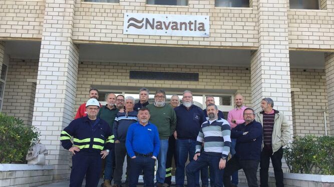 El comité de Navantia Puerto Real inicia su encierro en el astillero.