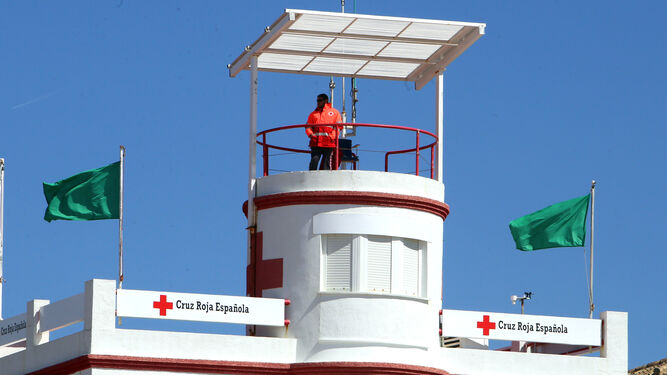 El puesto central de Cruz Roja en La Barrosa ya se encuentra operativo.