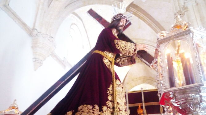 Imagen de archivo del Nazareno preparada para salir en procesión en la noche del Jueves Santo.
