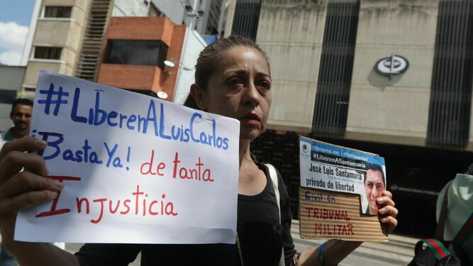 Naky Soto, esposa del periodista hispanovenezolano Luis Carlos Díaz, este martes en caracas exigiendo su liberación.