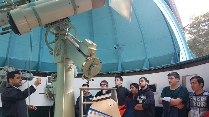 Explicaciones sobre el telescopio que se usaba para proyectar la forma del sol.