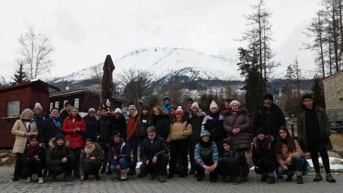 Foto de familia de estudiantes y profesores del Erasmus + 'Citizen 3.0' en Eslovaquia.