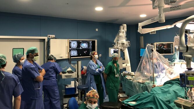 Imagen de una intervención quirúrgica en el Hospital Puerta del Mar.