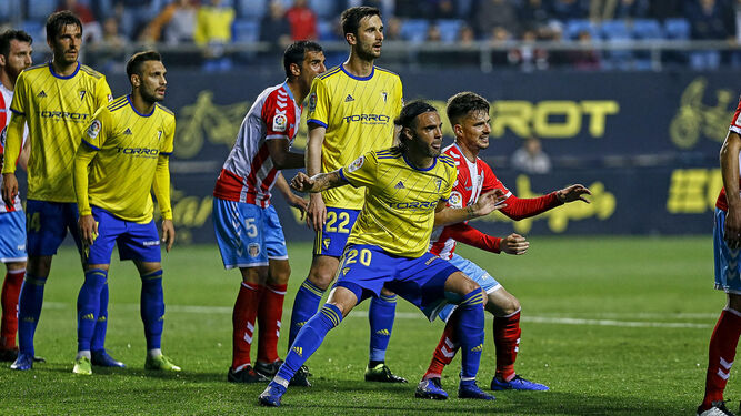 Rober Correa, Kecojevic y Sergio Sánchez, durante el partido contra el Lugo.