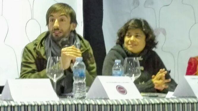 David Rodríguez Alhambra (Podemos) y Carmen Álvarez (IU), en un acto público.