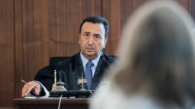 El ponente de los ERE, el magistrado Juan Antonio Calle Peña, en una de las sesiones del juicio.