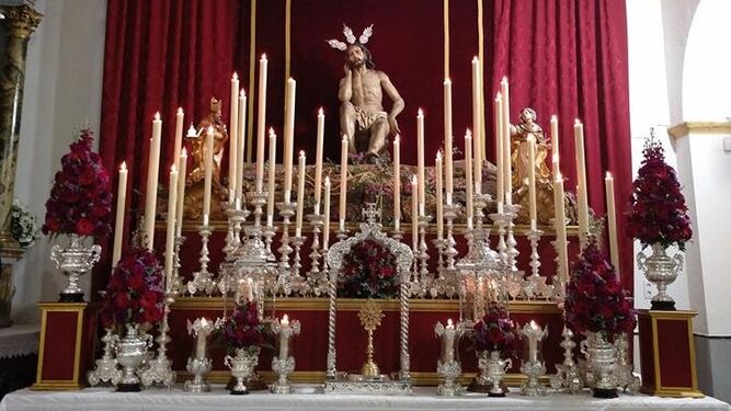 El Cristo de la Piedra en su altar de cultos en la Iglesia de San Telmo.