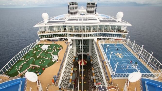 As&iacute; es el 'Oasis of the Seas', el mayor crucero del mundo.