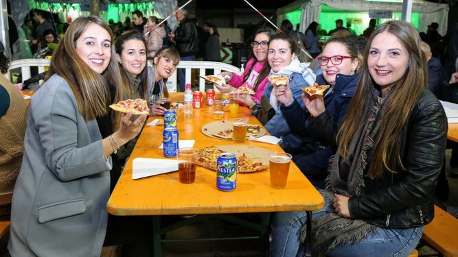 El II Festival de la Pizza de Rota se celebra hasta el domingo en el bulevar Bahía de Cádiz