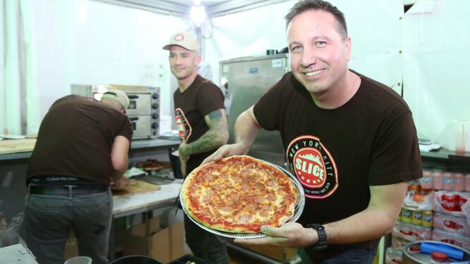 El II Festival de la Pizza de Rota se celebra hasta el domingo en el bulevar Bahía de Cádiz