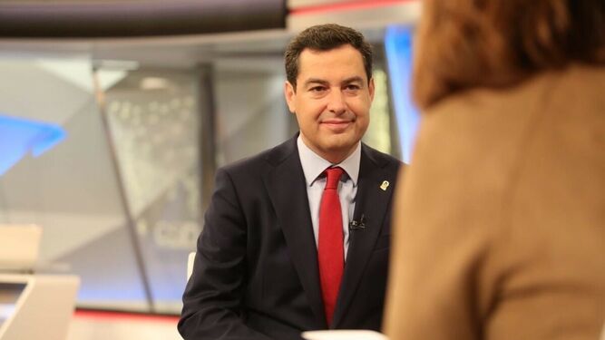 El presidente de la Junta, Juanma Moreno, en la entrevista dada a Canal Sur.
