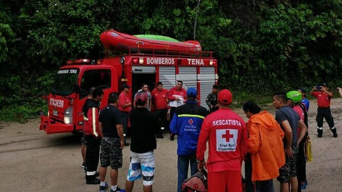 Imagen de parte del personal que integra las tareas de búsqueda en el río tomada del facebook de la Cruz Roja Ecuatoriana.