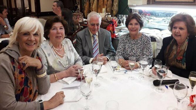 Teófila Martínez, Rosa Andamoyo, Juan Luque, Charo Olmo y Ana María Ahumada.