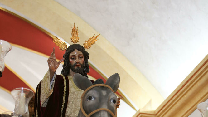 Cristo Rey en su triunfal entrada en Jerusalén.