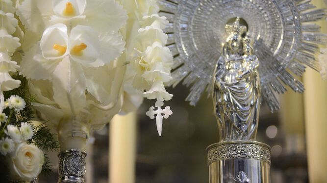El palio de Caridad, de Las Penas, llevar&aacute; cruces de Santiago en los ramos de cera