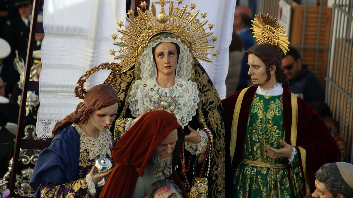 Las imágenes de San Juan Evangelista y María Magdalena estrenaron túnicas