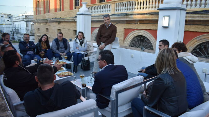 Reunión de AxSí con empresarios de la ciudad en La Alhondiga.