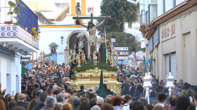 Momento de la salida procesional de Vera Cruz el pasado año.