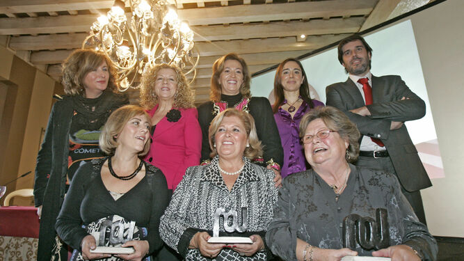 Linda Mary Randell (sentada a la derecha), en 2009, cuando recibió el VI Premio de la Asociación de Mujeres Empresarias.