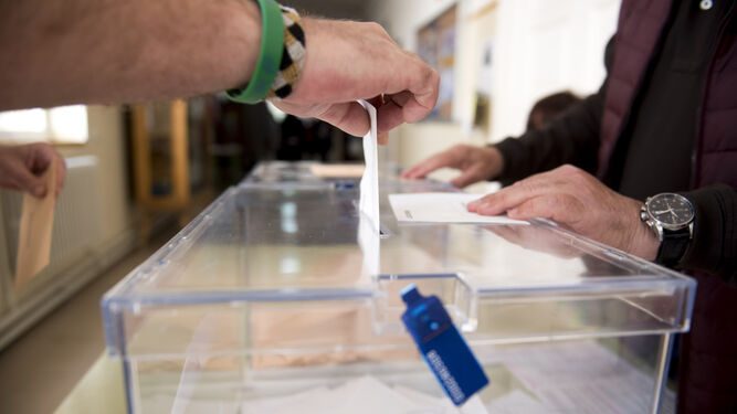 Las im&aacute;genes de la jornada de elecciones generales en Granada