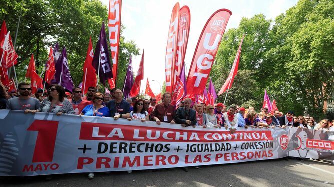 Los secretarios generales de UGT, Pepe Álvarez,  y CCOO, Unai Sordo, encabezan la manifestación central del Primero de Mayo.