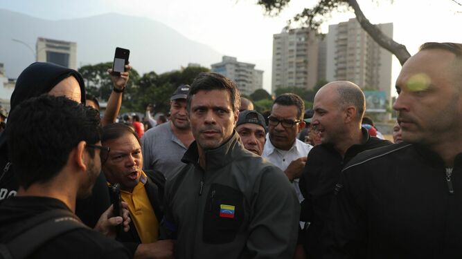 El opositor Leopoldo López, tras ser liberado.