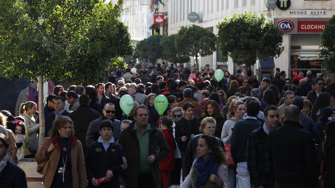 Gente de compras en Sevilla