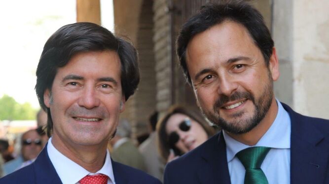 Miguel Rus , Presidente de la Confederaci&oacute;n de Empresarios de Sevilla y Javier Loscertales, delegado de empleo de la Junta.