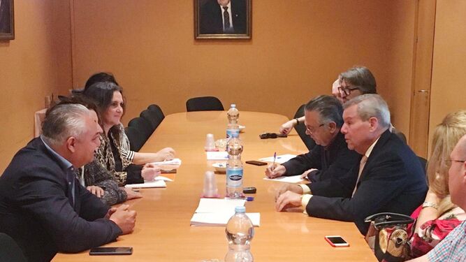 Un instante de la reunión mantenida entre miembros de la candidatura de Ciudadanos y el presidente de Horeca.
