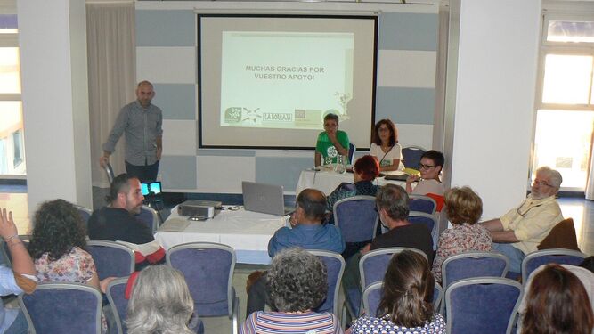 Un momento de la presentación pública del documento de Ecologistas en Acción a los partidos de Sanlúcar.