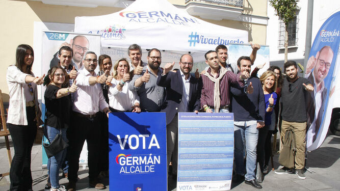 La candidatura del alcaldable popular, Germán Beardo, tras la presentación de las diez medidas de su programa electoral.