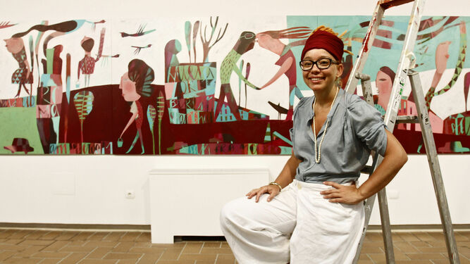 Marina Anaya posa ante su obra en la galería Benot