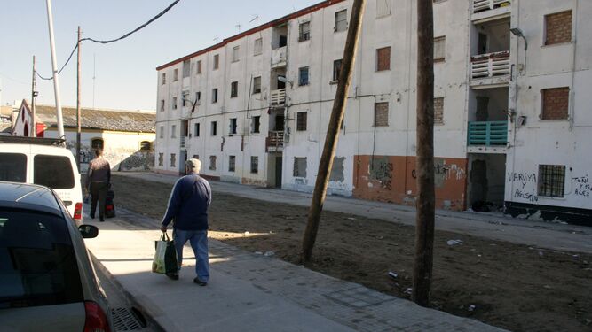 Una imagen de los bloques que siguen en pie en la barriada de José Antonio.