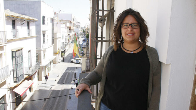 Irene Arana González, en el balcón de la delegación de Diario de Cádiz en El Puerto.