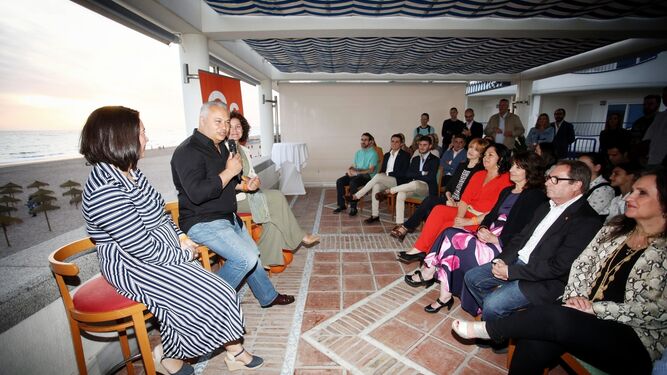 Domingo Villero toma la palabra en el cierre de campaña de Ciudadanos en el Hotel Playa Victoria.
