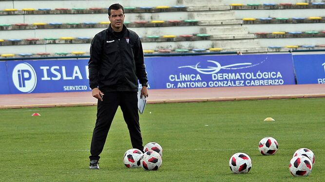 Pérez Herrera, rodeado de balones durante una sesión en el Iberoamericano.