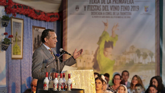Francis Dueñas, durante el Pregón de la Feria de Primavera.