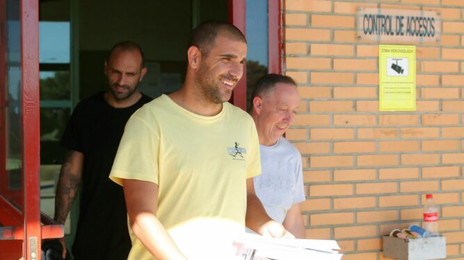 Carlos Aranda, a la salida de la prisión de Zuera.