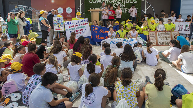 ConcentraciÃ³n tras la limpieza del Parque Natural y la manifestaciÃ³n la Escuela por el Clima, ayer en BahÃ­a Sur.